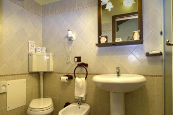 Hotel Antico Casale Vigarano Mainarda Bagian luar foto